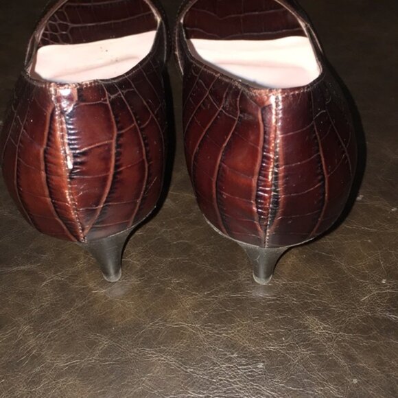 Isaac Mizrahi Brown Heels - Picture 5 of 6